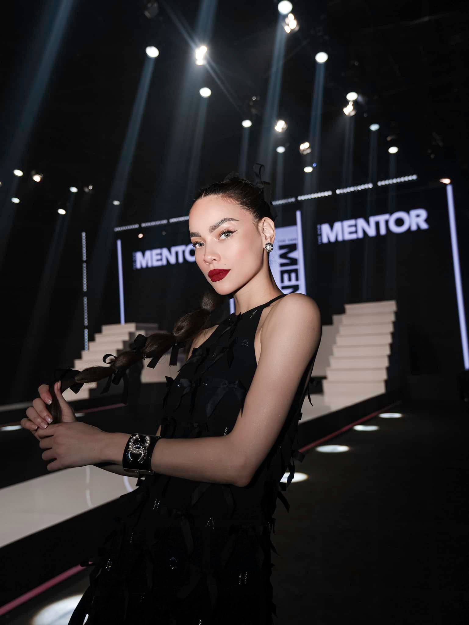 Hà Hồ tại The Mentor: Diện cây Chanel hơn 300 triệu, đụng hàng bất phân thắng bại với Hà Tăng-4