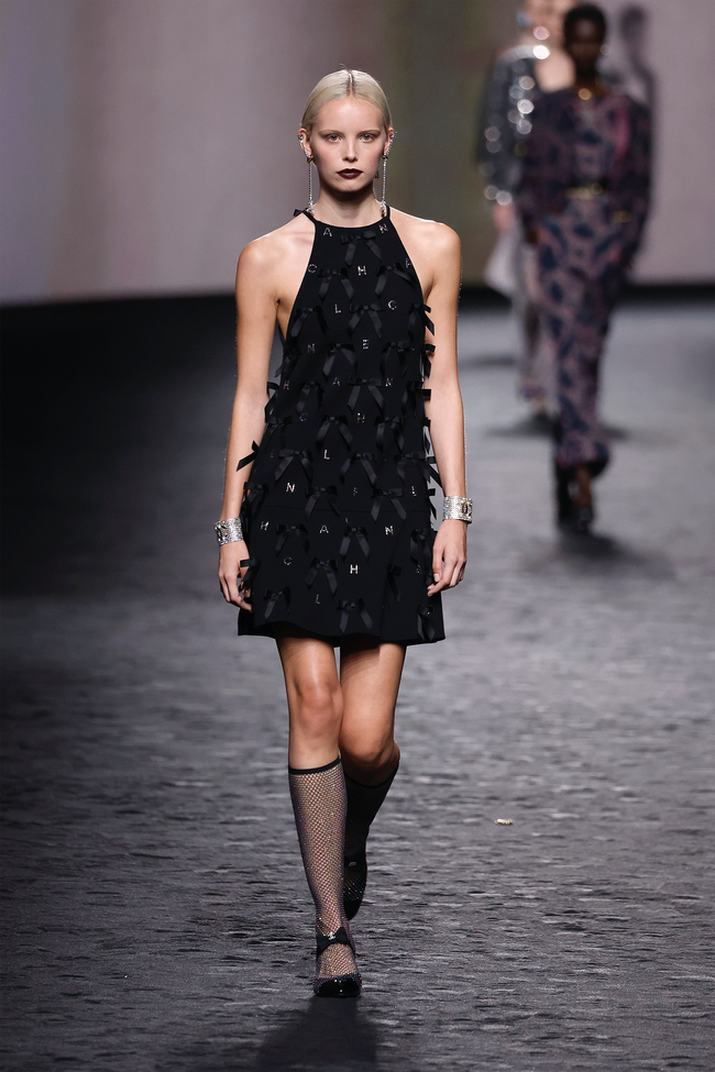 Hà Hồ tại The Mentor: Diện cây Chanel hơn 300 triệu, đụng hàng bất phân thắng bại với Hà Tăng-9