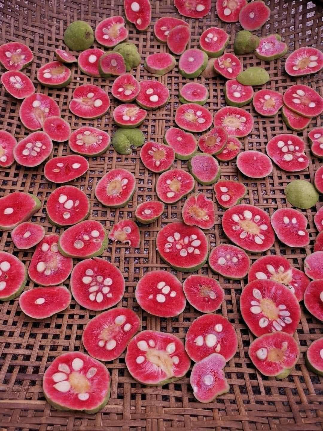 Loại quả vị chua chua, ruột hồng bắt mắt giá ngang trái cây nhập khẩu ở Hà Nội vẫn đắt khách-2