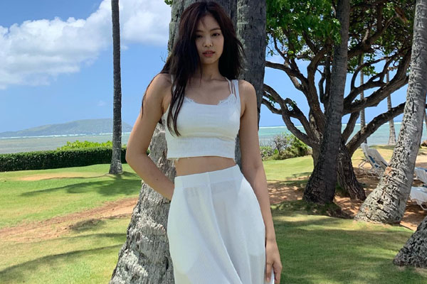 Jennie (BlackPink) mặc gì ra sân bay suốt 7 năm qua?-20