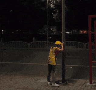 Đằng sau clip nữ shipper bật khóc vì mất xe giữa đêm: Trào lưu dàn dựng tình huống giả trên mạng xã hội Trung Quốc-2