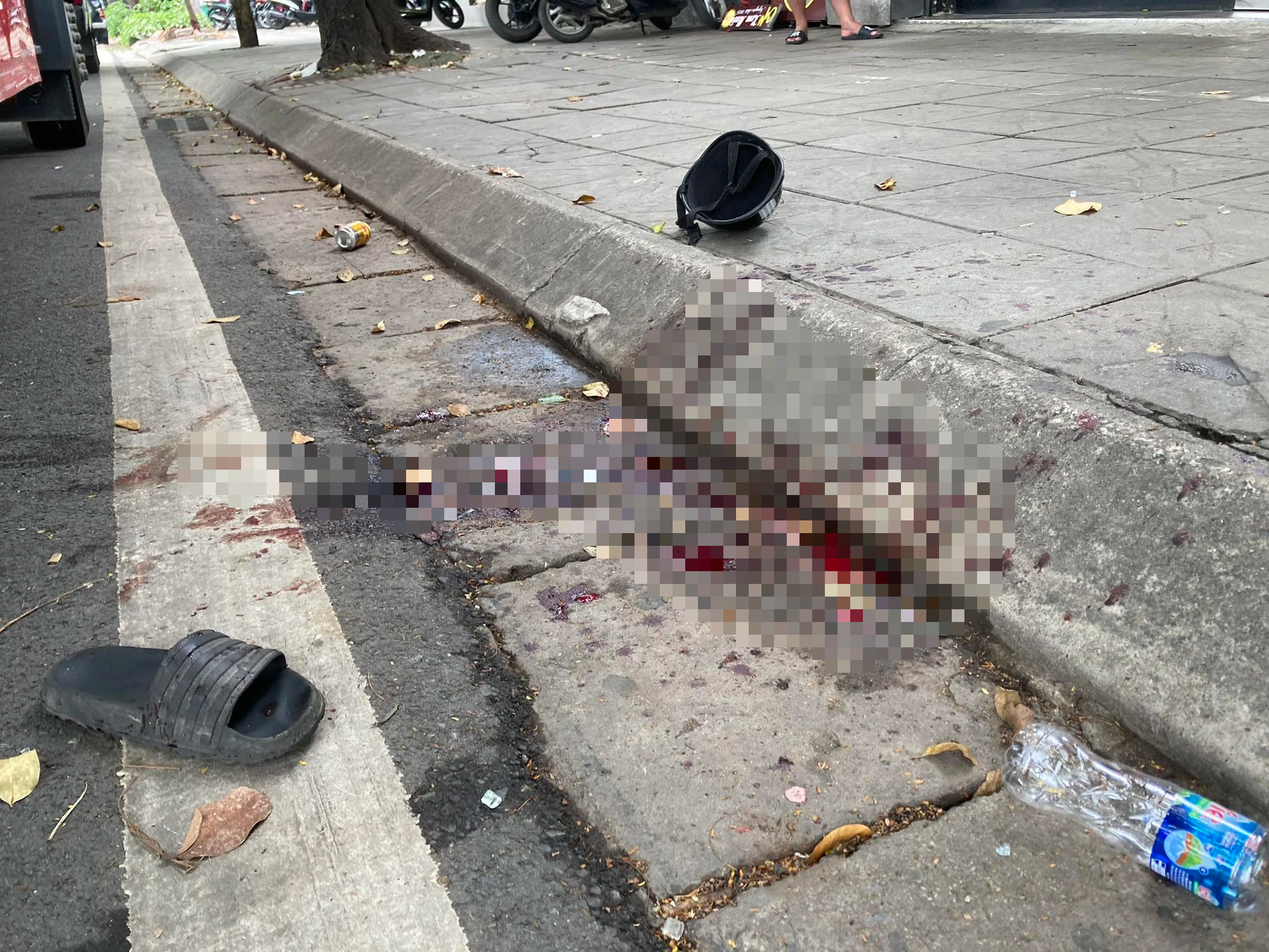 Hiện trường ngổn ngang sau vụ nổ lớn trên đường Yên Phụ, Hà Nội-1