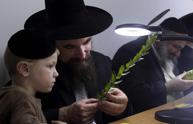 Không tiền, không mối quan hệ, học tư duy BÁN NGỖNG của người Do Thái: Tiền và giá trị thăng hạng ngay lập tức!-1