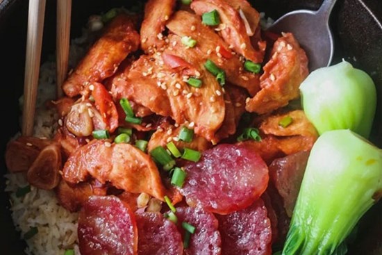 Cách cực dễ nấu cơm gà nhanh mà ngon miệng cho bữa tối