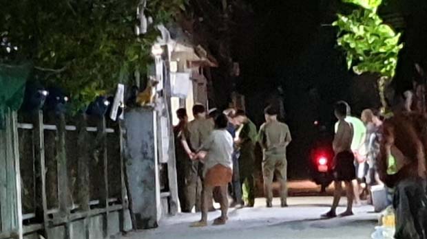 Bố lái xe vào nhà, không may tông chết con gái 2 tuổi-1