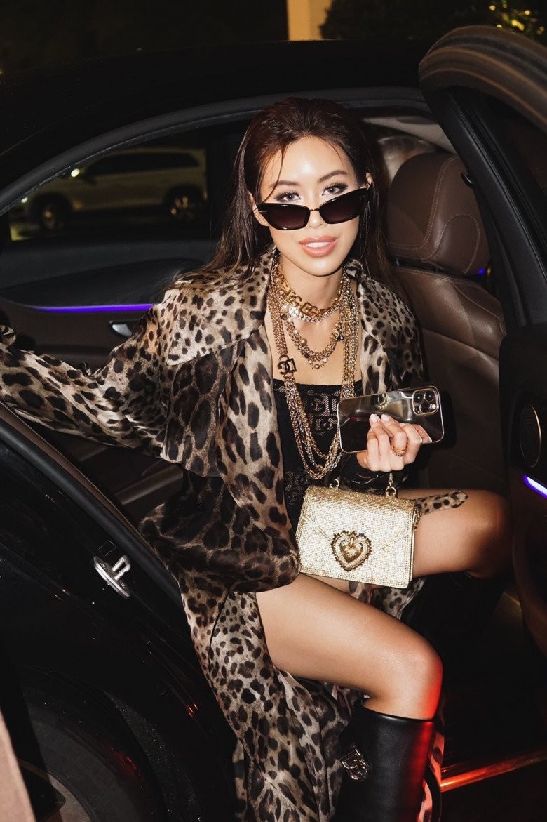 Em chồng Hà Tăng lên đồ đi ăn cưới, giới siêu giàu ăn mặc khác gì người thường?-5