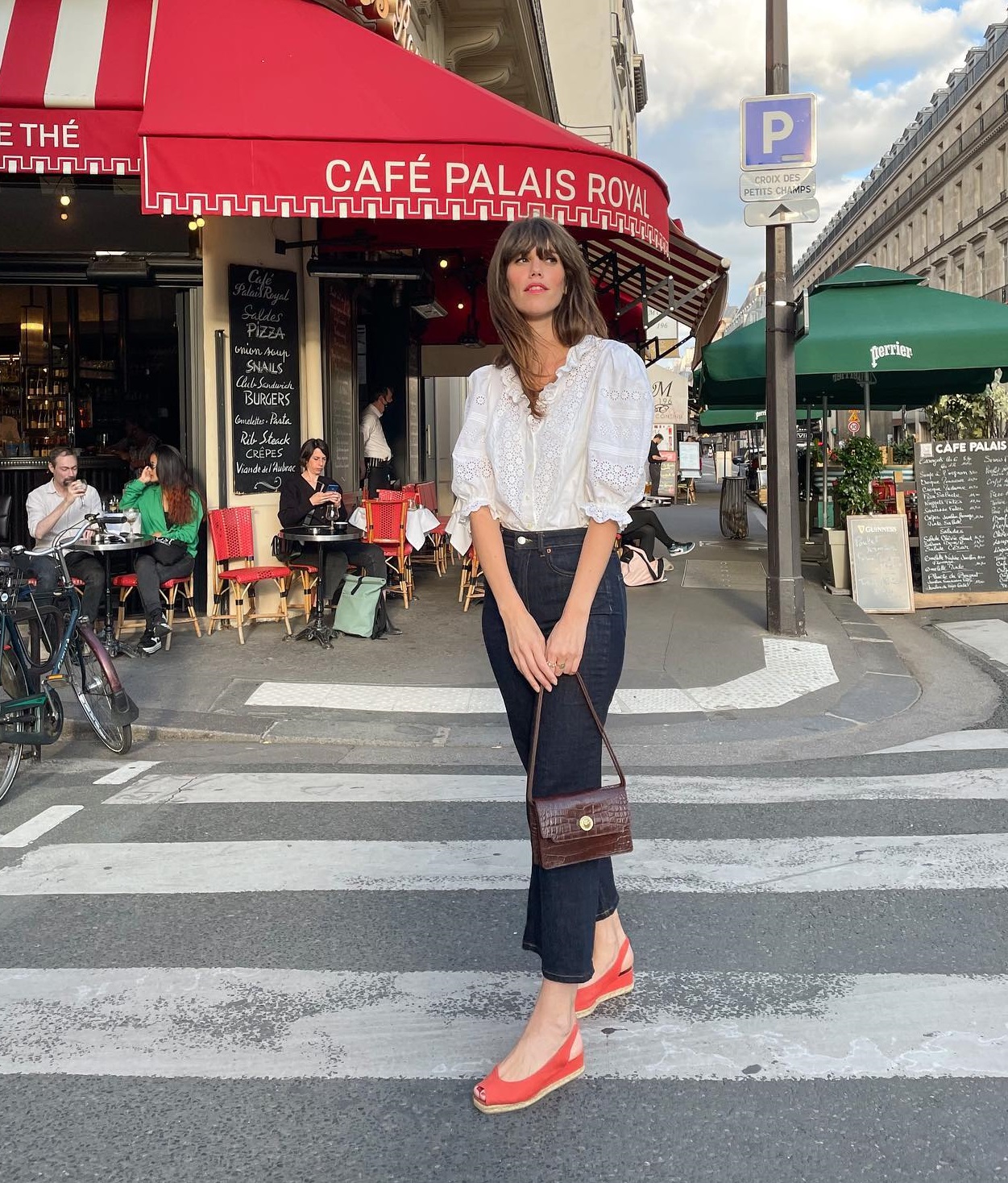 Phụ nữ Pháp diện quần jeans ống đứng theo 10 công thức thanh lịch-2