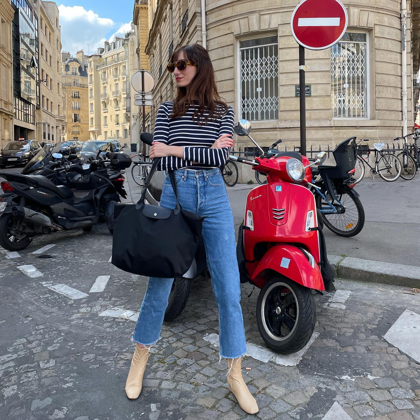 Phụ nữ Pháp diện quần jeans ống đứng theo 10 công thức thanh lịch-4