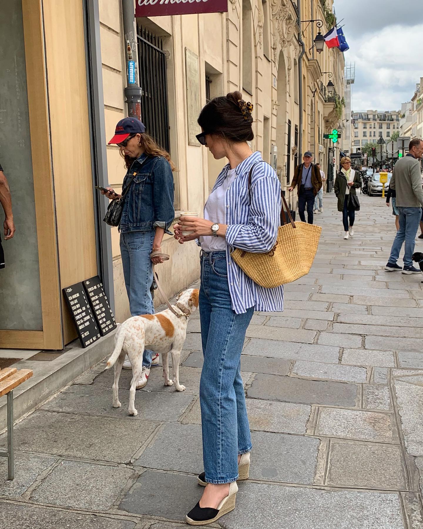 Phụ nữ Pháp diện quần jeans ống đứng theo 10 công thức thanh lịch-8