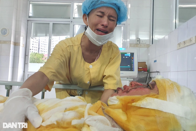 Cậu bé bắt chim trên đường dây điện cao thế thều thào Xin... cứu con-3