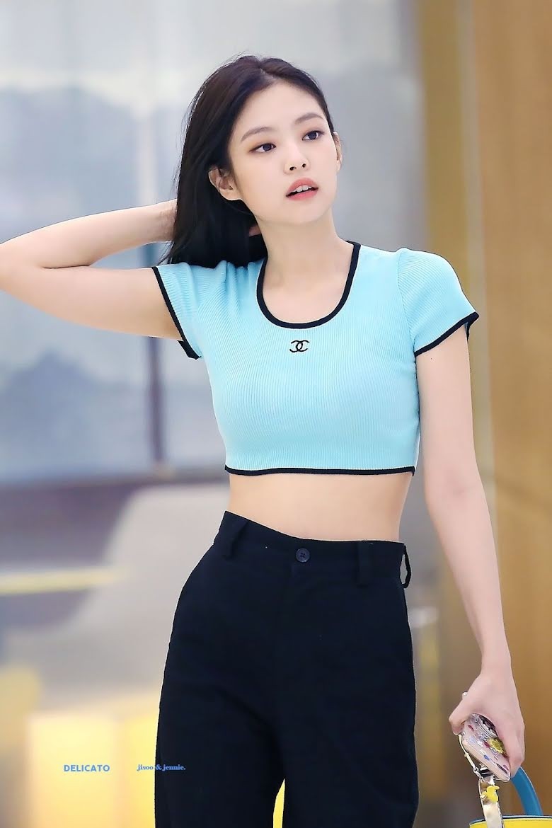 Jennie (BlackPink) mặc gì ra sân bay suốt 7 năm qua?-5