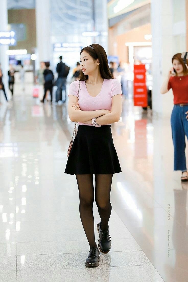 Jennie (BlackPink) mặc gì ra sân bay suốt 7 năm qua?-7