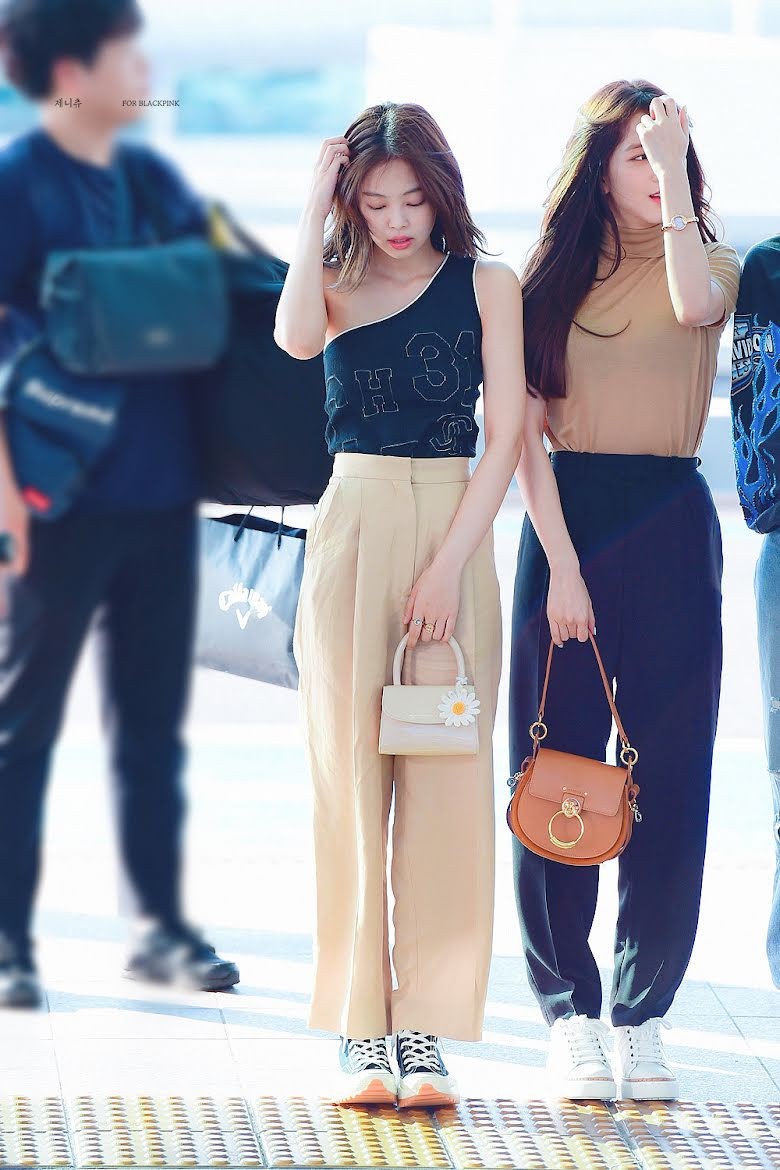 Jennie (BlackPink) mặc gì ra sân bay suốt 7 năm qua?-8