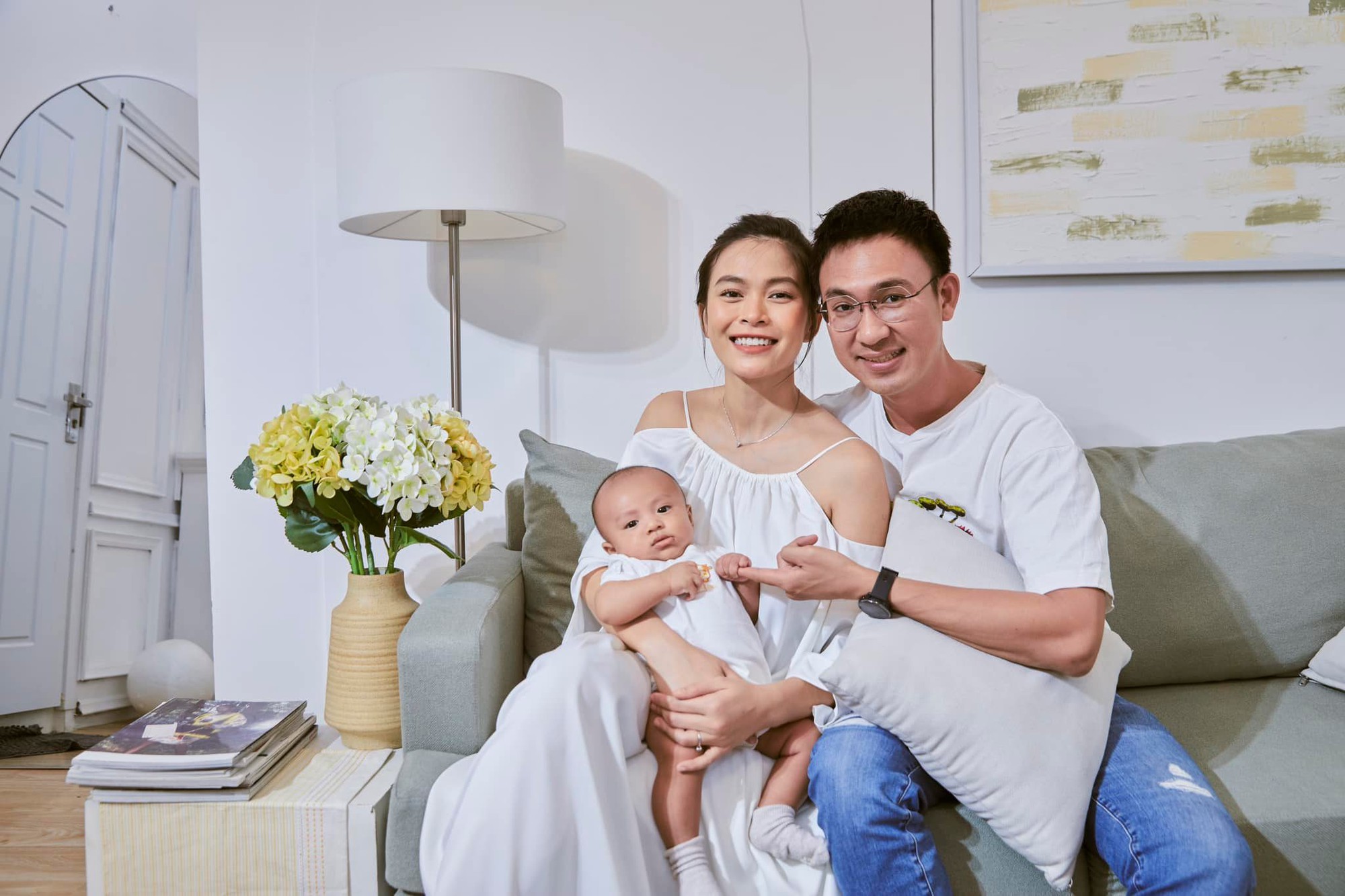 Bị chỉ trích cai sữa sớm để nhàn thân, Á hậu Vbiz trải lòng những điều chỉ có ai làm mẹ rồi mới hiểu-1