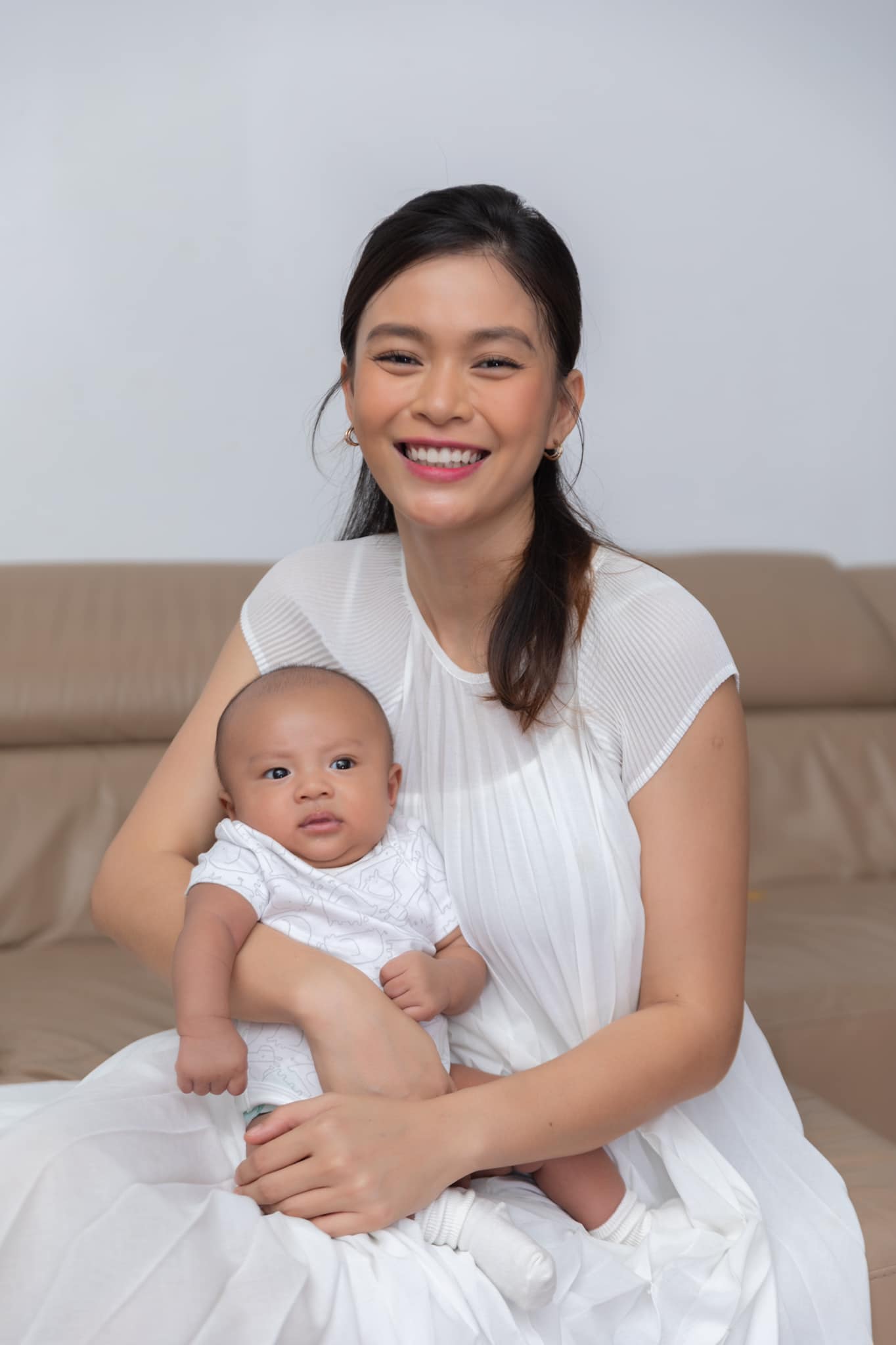 Bị chỉ trích cai sữa sớm để nhàn thân, Á hậu Vbiz trải lòng những điều chỉ có ai làm mẹ rồi mới hiểu-3