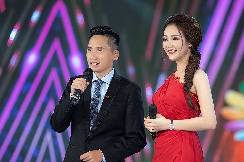 Khoe ái nữ đầu lòng xinh nức nở, dân mạng lập tức truy lùng ra cả nơi ở của BTV thể thao duyên nhất VTV-1