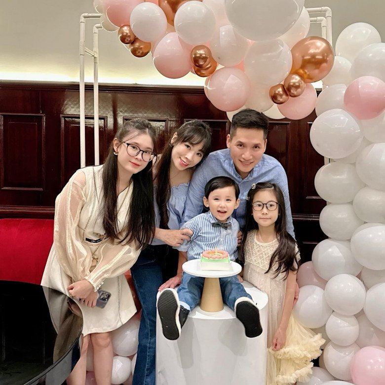 Khoe ái nữ đầu lòng xinh nức nở, dân mạng lập tức truy lùng ra cả nơi ở của BTV thể thao duyên nhất VTV-2