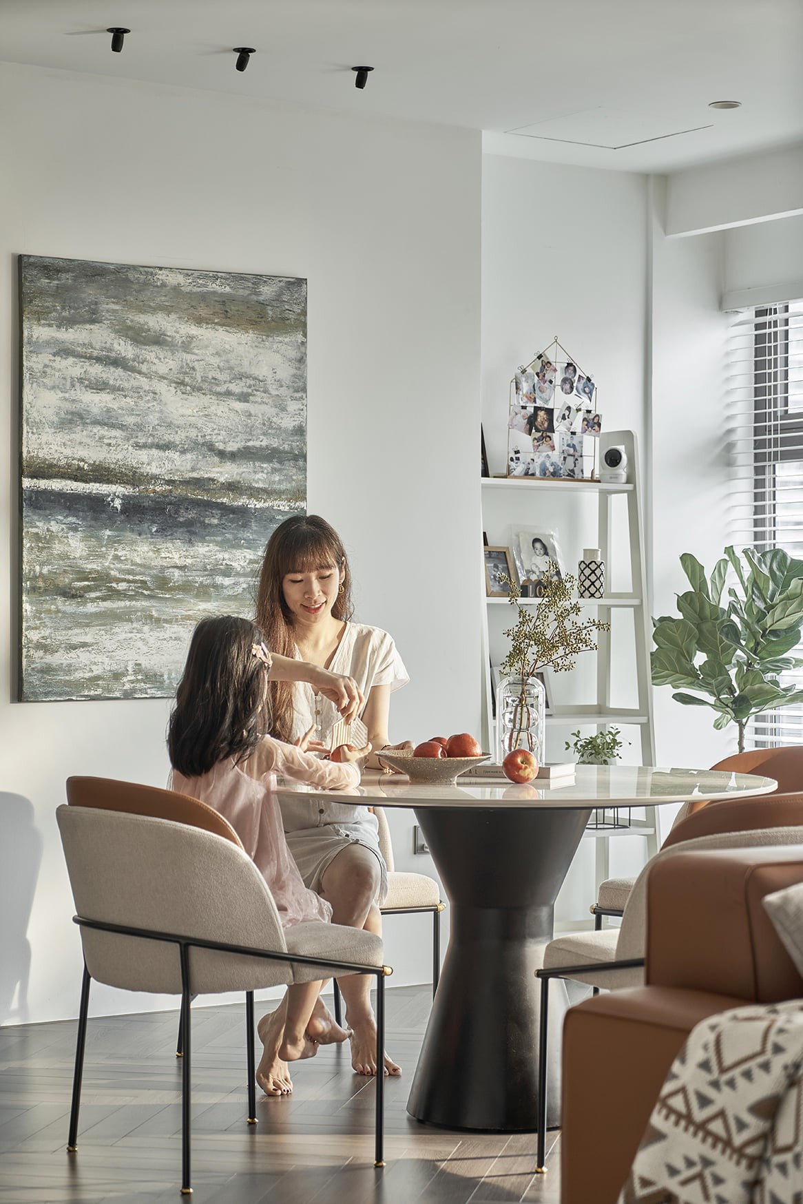 Khoe ái nữ đầu lòng xinh nức nở, dân mạng lập tức truy lùng ra cả nơi ở của BTV thể thao duyên nhất VTV-9