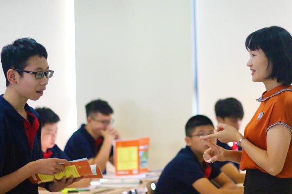 Cô giáo yêu cầu dán nhãn vở lên sách giáo khoa, vợ chồng cãi vã ngủ riêng-5