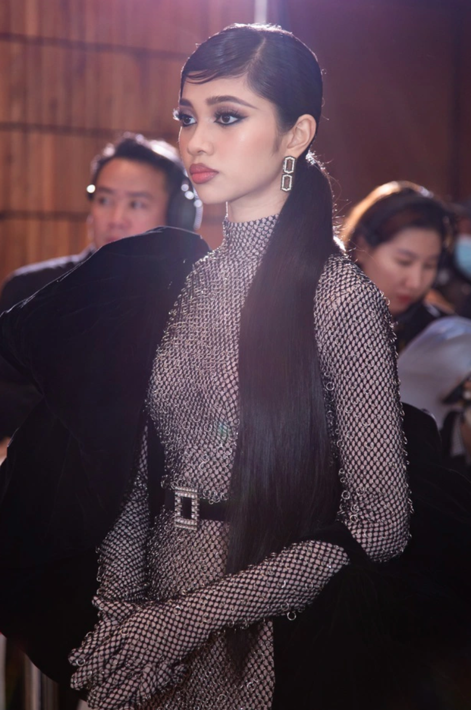 Á hậu Minh Kiên xuất hiện với diện mạo mới toanh cực bén, netizen dụi mắt 3 lần mới nhận ra-1