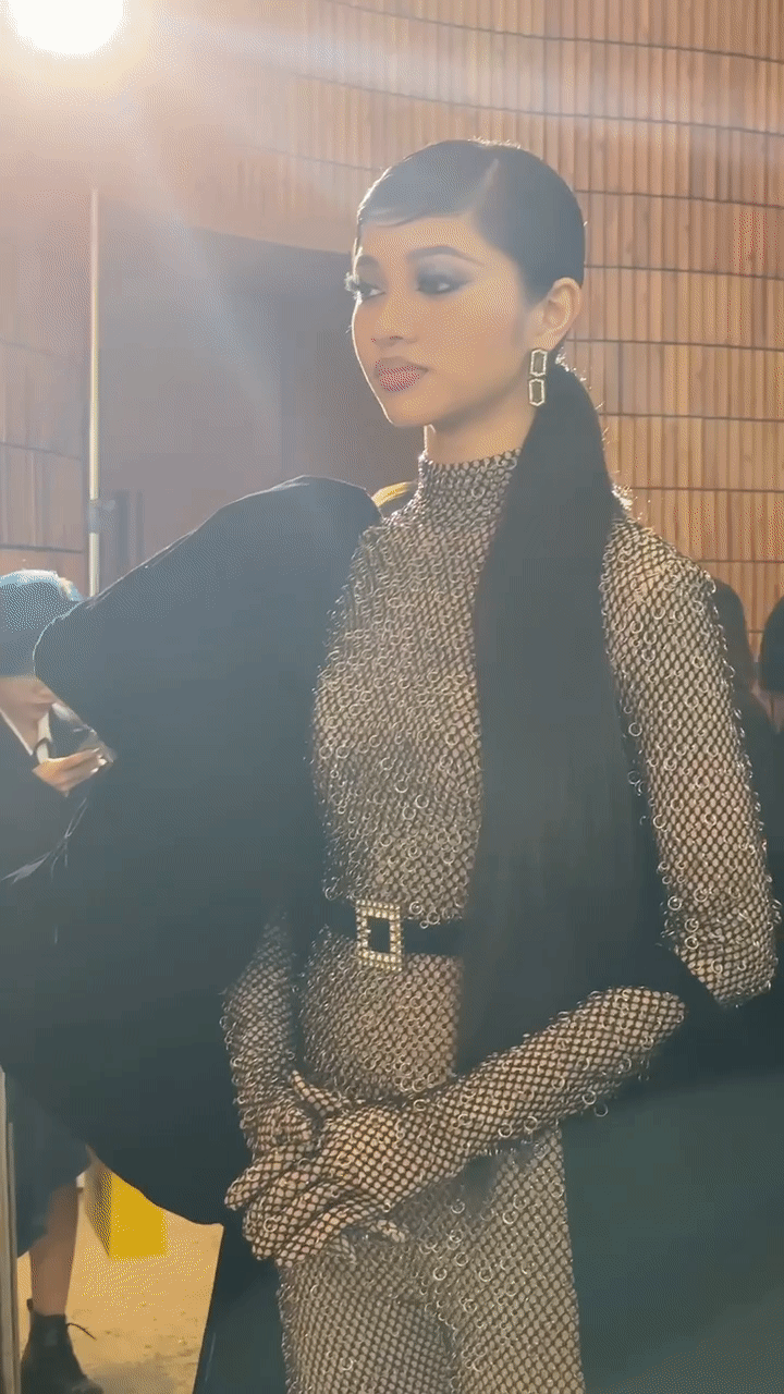 Á hậu Minh Kiên xuất hiện với diện mạo mới toanh cực bén, netizen dụi mắt 3 lần mới nhận ra-2