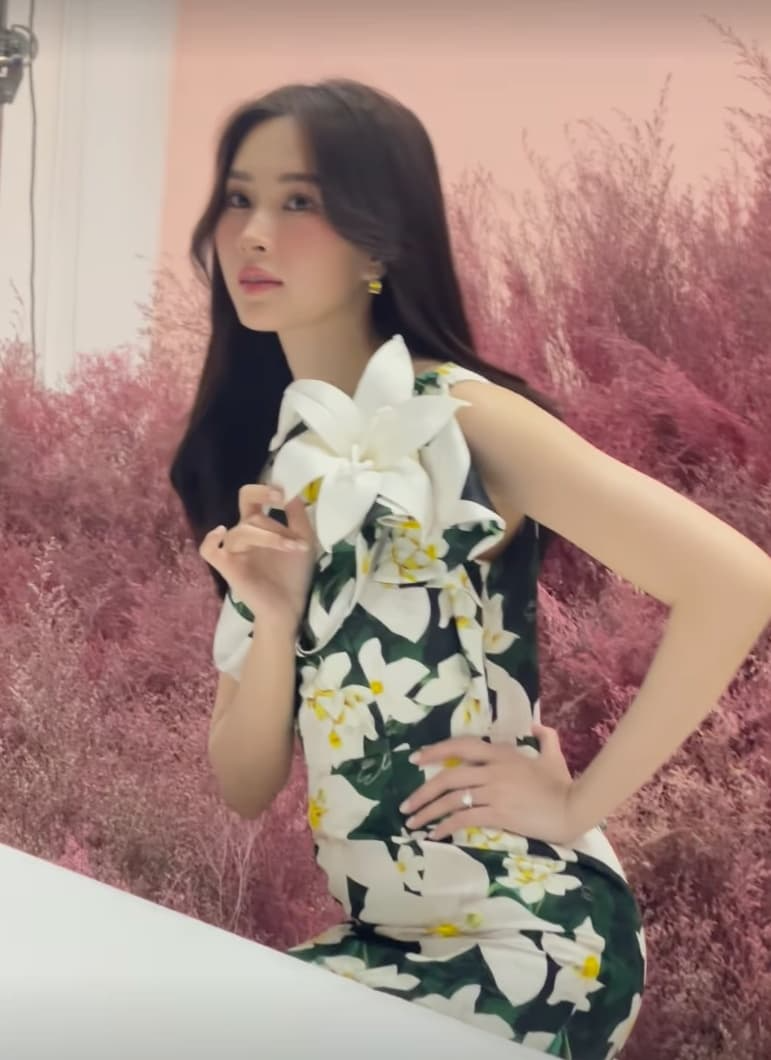 Loạt ảnh Đặng Thu Thảo lọt vào camera thường: Nhan sắc có còn được như thần tiên tỷ tỷ?-3