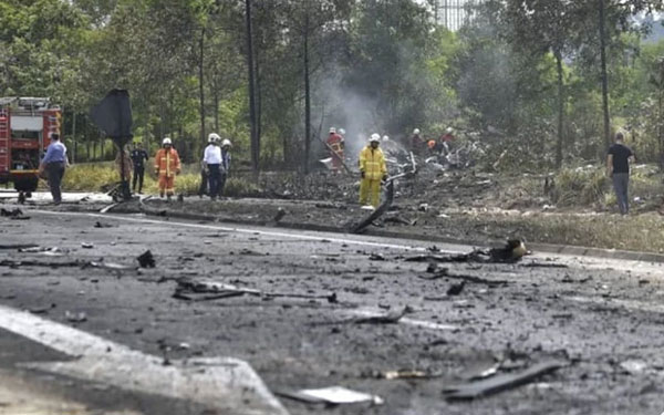 Máy bay Malaysia rơi và phát nổ giữa đường cao tốc, toàn bộ hành khách thiệt mạng-5