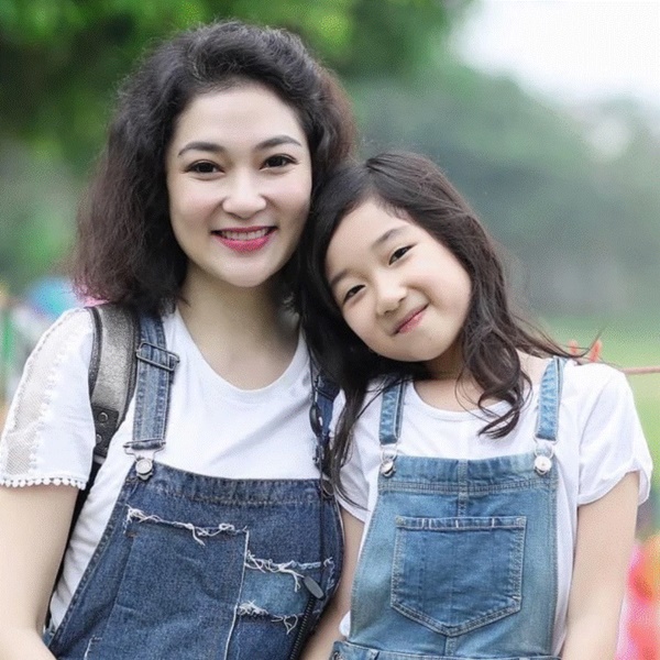 Con gái 16 tuổi của Hoa hậu Nguyễn Thị Huyền: Nhan sắc và dáng dấp không thua kém phụ huynh thời trẻ-2