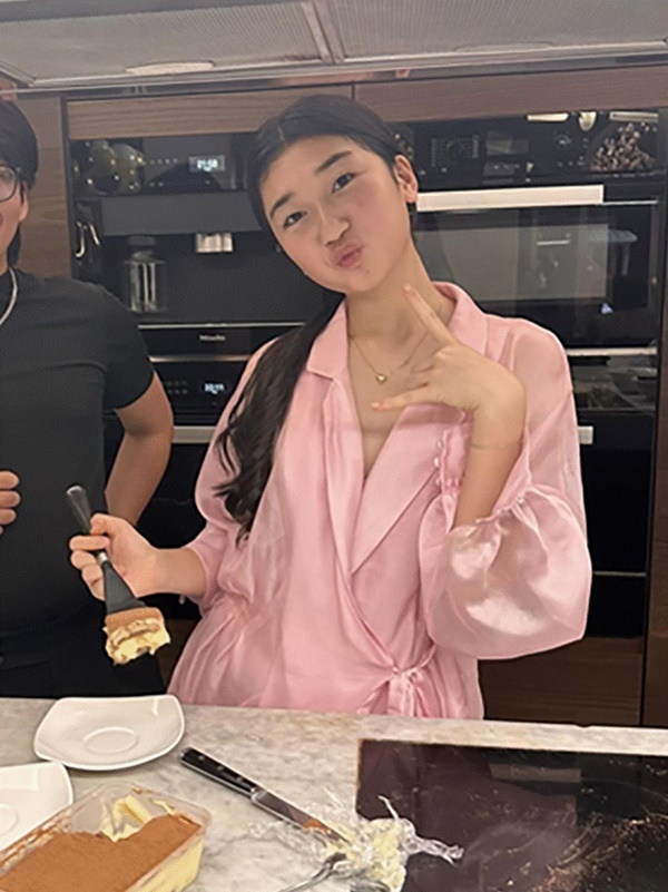 Con gái 16 tuổi của Hoa hậu Nguyễn Thị Huyền: Nhan sắc và dáng dấp không thua kém phụ huynh thời trẻ-3