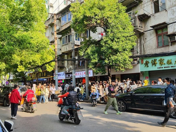 Tỷ lệ thất nghiệp cao, giới trẻ xứ Trung đua nhau làm nghề lạ, mai táng cho thú cưng cũng kiếm nửa tỷ mỗi tháng-5