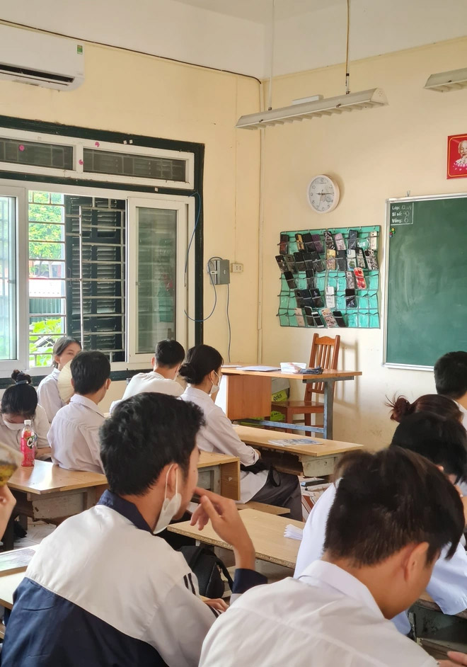 Con bị tịch thu điện thoại, phụ huynh thích thú vì cách làm đầy sáng tạo của giáo viên-1