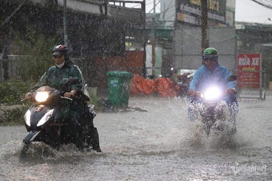 Hà Nội, TP.HCM bắt đầu vào đợt mưa lớn