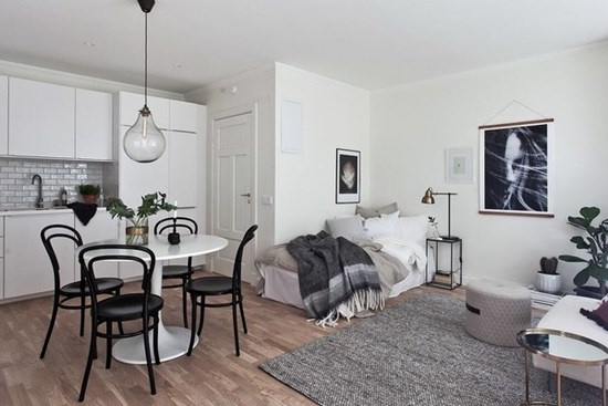 Căn hộ 31m2 sử dụng gam màu trắng làm chủ đạo giúp không gian thoáng rộng bất ngờ
