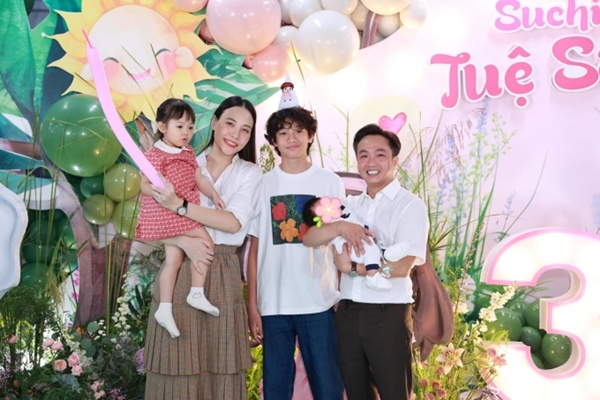 Đàm Thu Trang khoe hình ảnh đáng yêu của con trai sau hơn 2 tháng chào đời-3