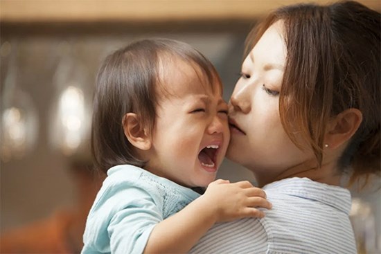 Cha mẹ chăm con theo kiểu này tưởng là tốt nhưng lại gây hại cho bé