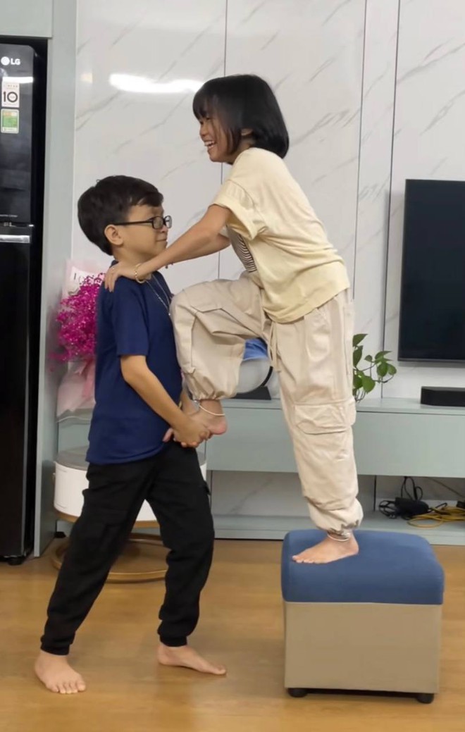 Cuộc sống hôn nhân hài hước của cặp đôi tí hon-2