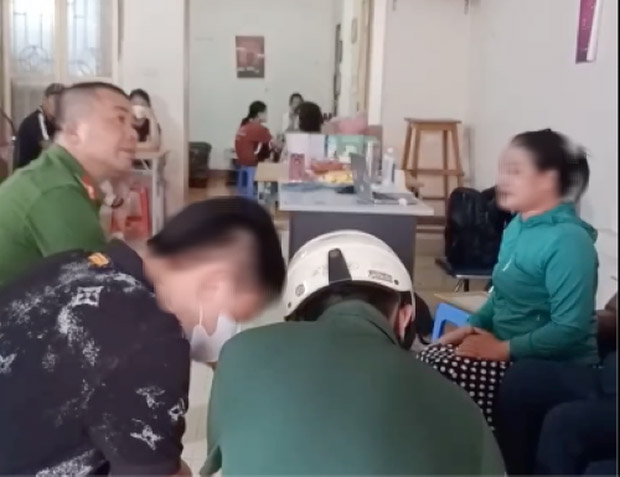 Nhóm người tự xưng bông hồng đen tổ chức lấy máu của nhiều học sinh để làm gì?-1