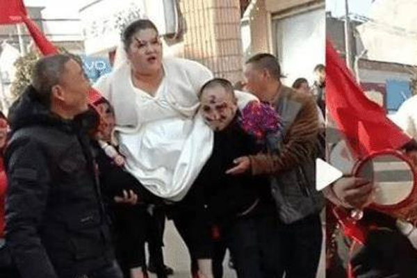 Hôn lễ đang tưng bừng, mẹ chú rể chợt xụ mặt không lên sân khấu phát biểu khi nhìn thấy thứ trước ngực cô dâu-4