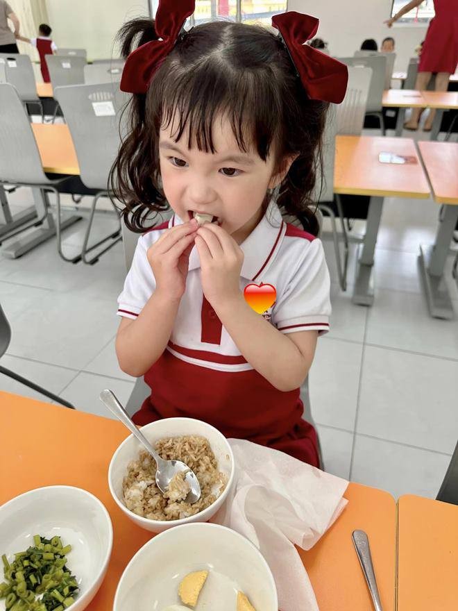 Đoàn Di Băng cho con học mẫu giáo 350 triệu/năm, nhìn cơm trưa đạm bạc nói đúng 1 câu ai cũng đồng tình-8