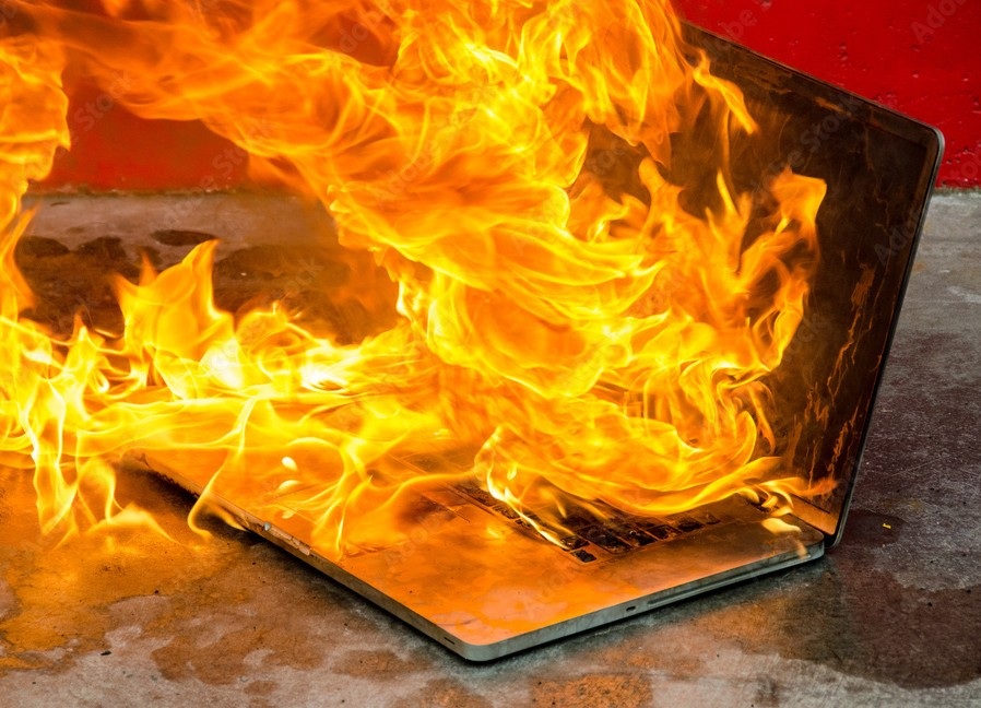 Cách kiểm tra pin smartphone, laptop giúp tránh tai nạn cháy nổ-1