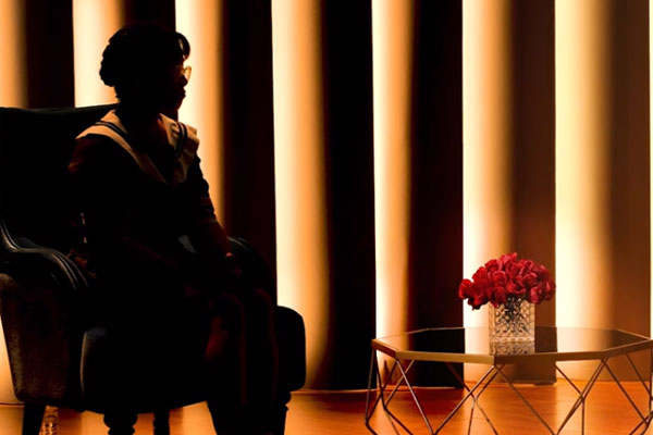 Đánh ghen ở phim Làng trong phố và chiêu giữ chồng cao tay của những cô vợ làm chủ-3