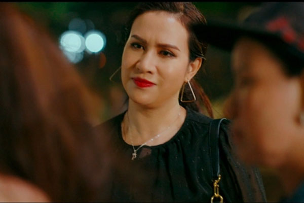 Đánh ghen ở phim Làng trong phố và chiêu giữ chồng cao tay của những cô vợ làm chủ-2