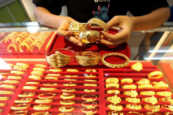 Giá vàng hôm nay 21/8: Vàng mất phanh, không ngừng lao dốc-1