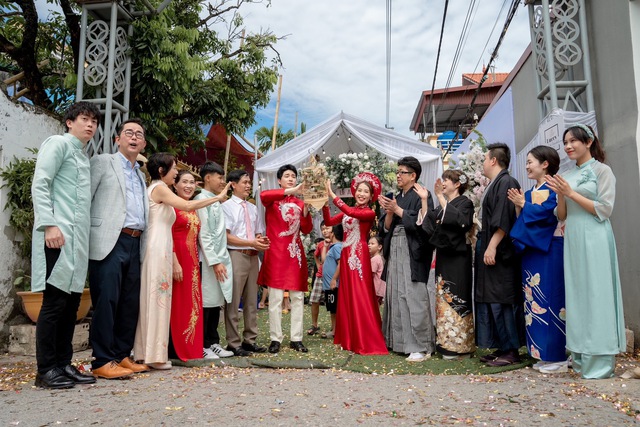Bố mẹ chồng Nhật tạo bất ngờ trong đám cưới khiến con dâu Việt xúc động, thu hút 2,4 triệu lượt xem-9