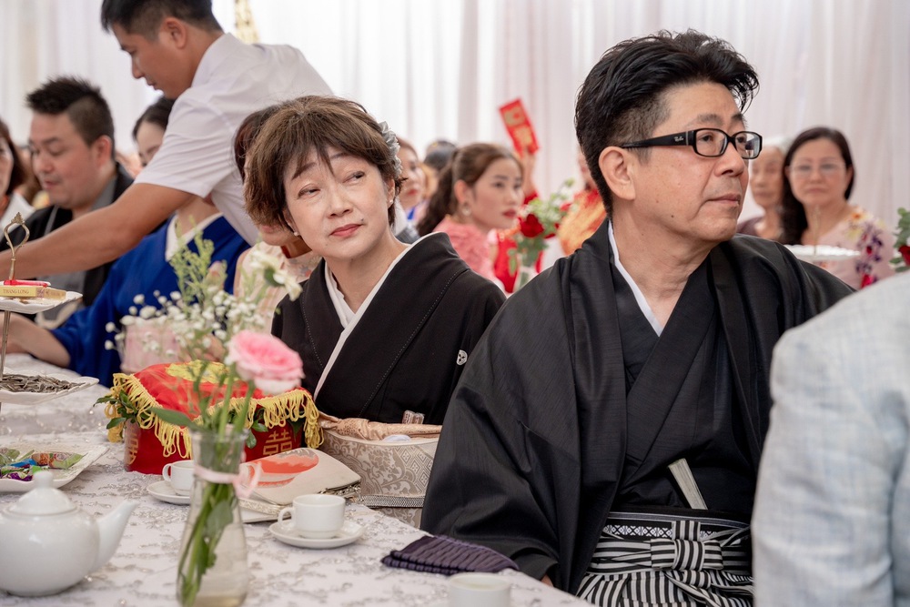 Bố mẹ chồng Nhật tạo bất ngờ trong đám cưới khiến con dâu Việt xúc động, thu hút 2,4 triệu lượt xem-3