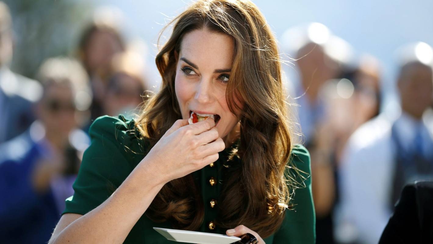 5 điều Vương phi Kate dù muốn nhưng không được phép làm, kể cả món ăn yêu thích cũng phải tránh-3