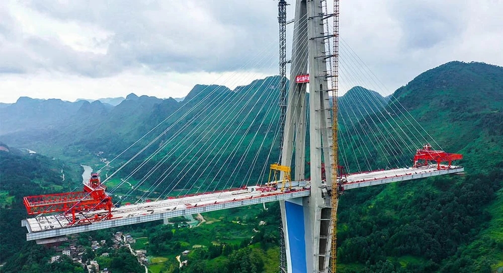 Trung Quốc chi hơn 5 nghìn tỷ đồng…xây công trình ‘nằm giữa không trung’, cao ngang tòa nhà 110 tầng, dài hơn 2.135 m khiến thế giới ngỡ ngàng-3