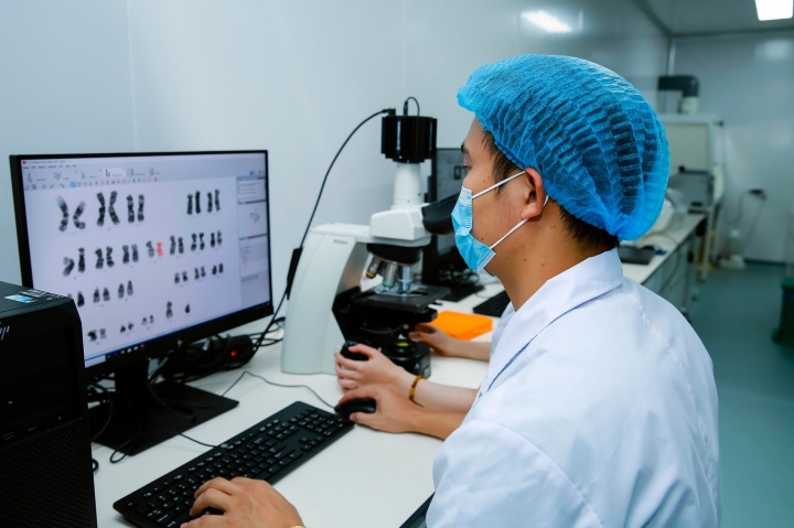 Con 3 tháng không biết lẫy, mẹ bàng hoàng khi biết trẻ mắc bệnh 10 nghìn ca có một-1