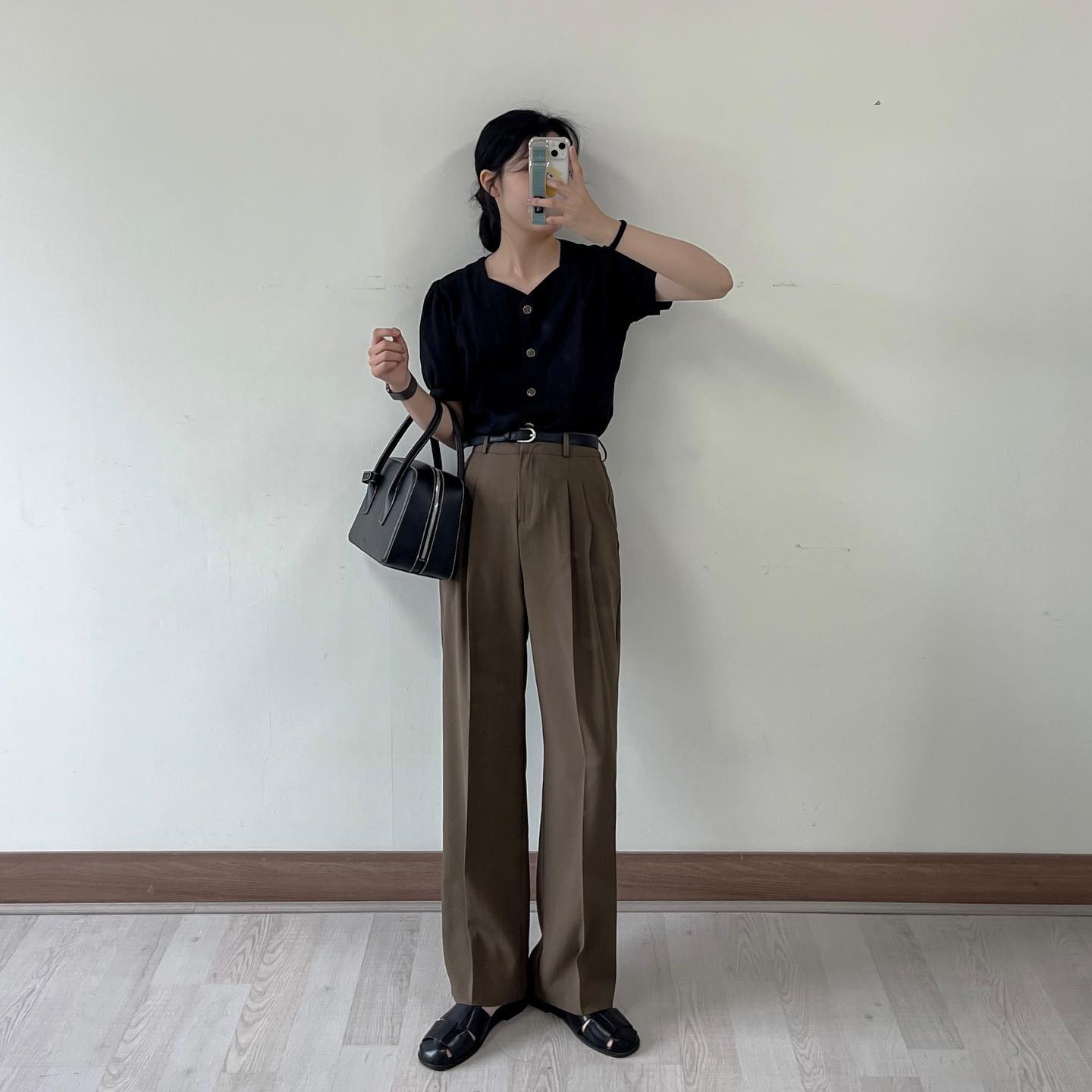 Mặc đẹp không khó với 10 công thức diện quần âu tối màu-5