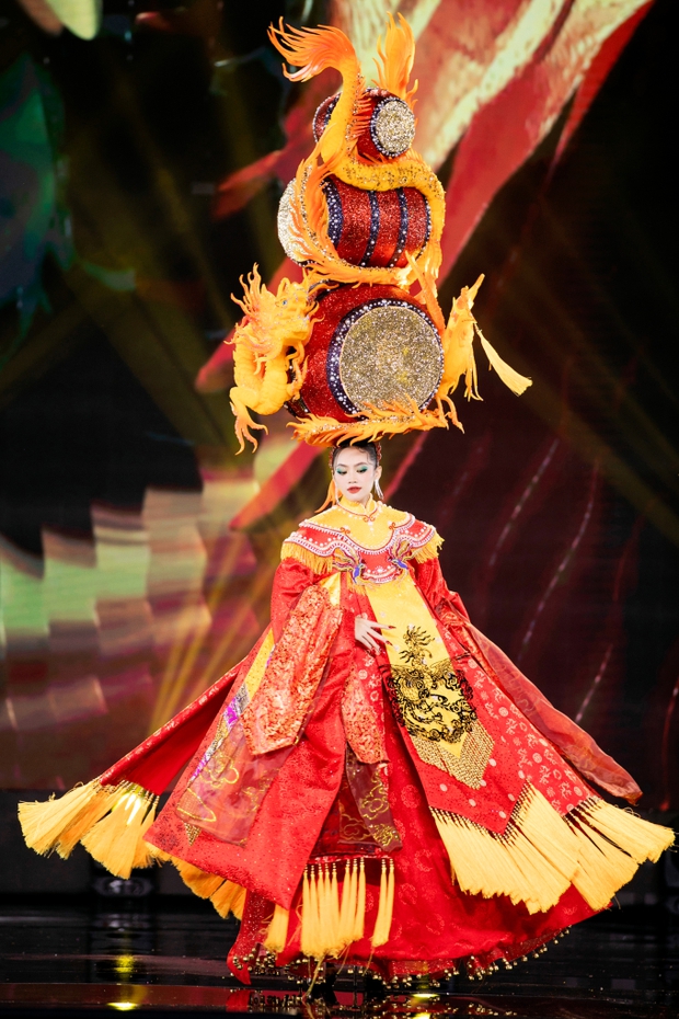Lễ hội văn hóa bùng nổ trong đêm Trang phục dân tộc Miss Grand Vietnam 2023: Hết trống lân, cà kheo đến cải lương, hát bội-5